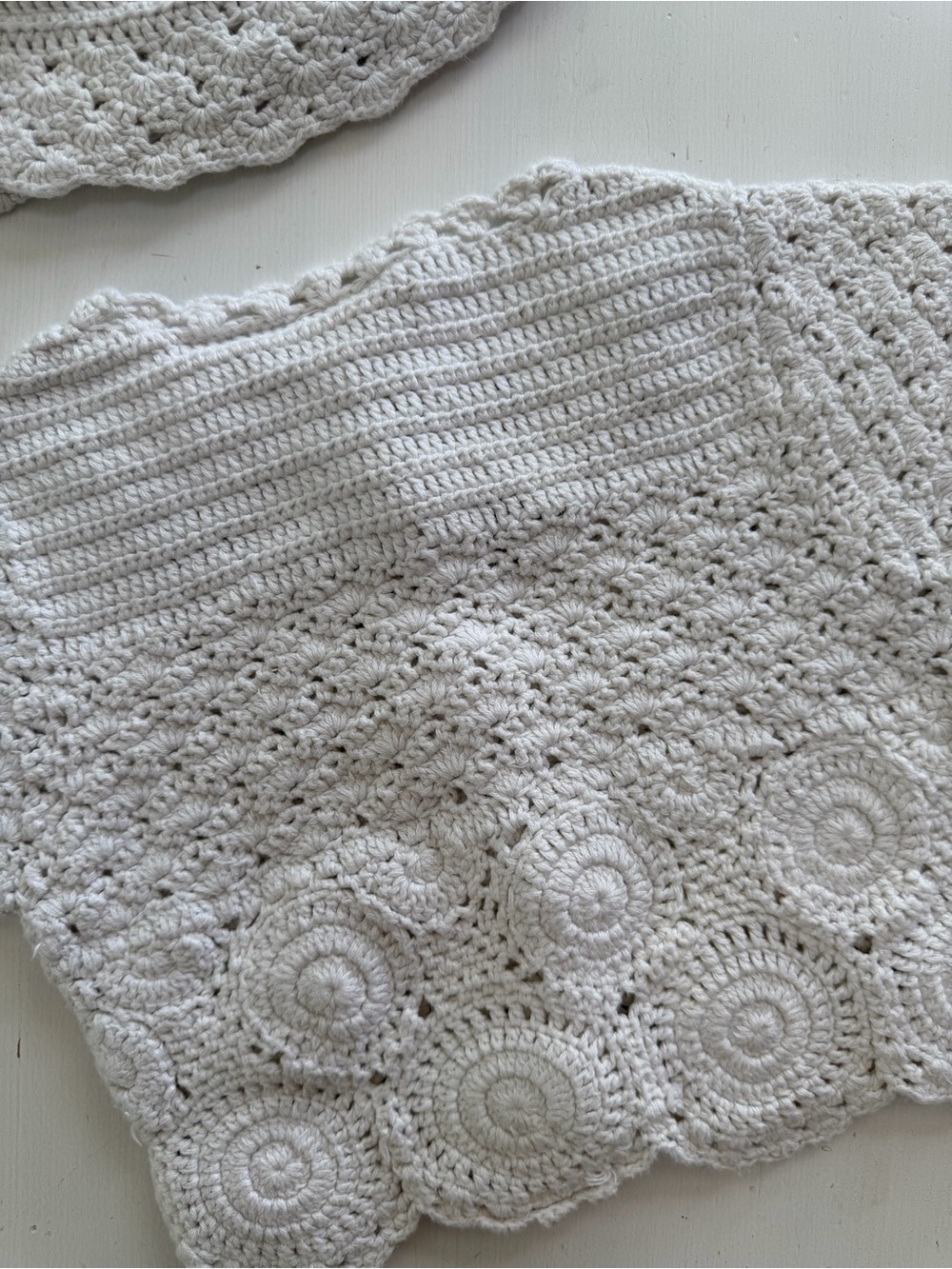 Rose Cottage embroidered baby sweater and matching hat set in size 6–9 months. - Picture 6 of 6